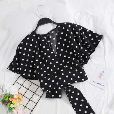 Modern női rövid blúz V-nyakkal és szalaggal