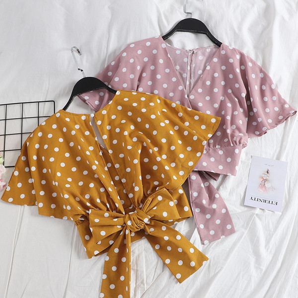 Modern női rövid blúz V-nyakkal és szalaggal