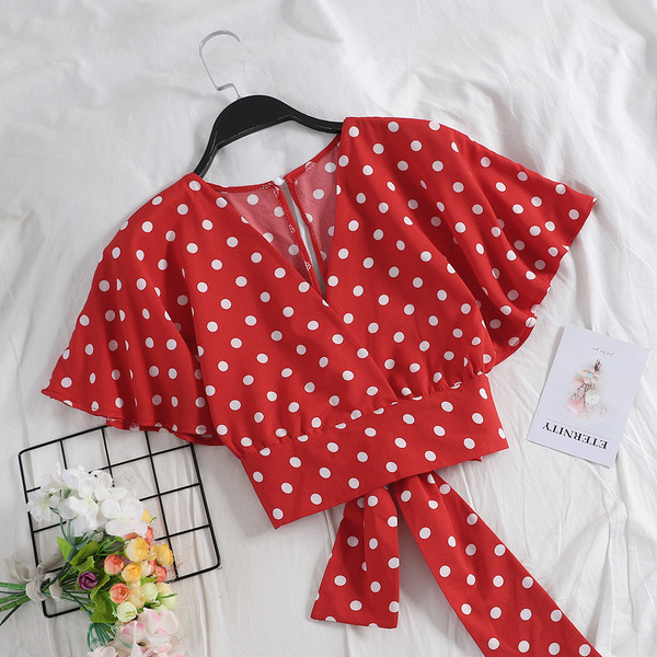 Modern női rövid blúz V-nyakkal és szalaggal