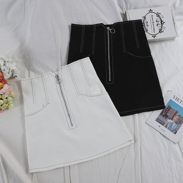 Fusta de dama eleganta cu fermoar in alb si negru