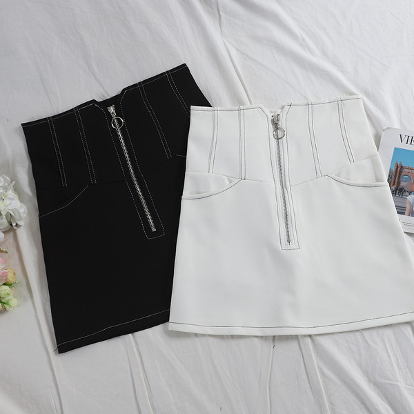 Fusta de dama eleganta cu fermoar in alb si negru