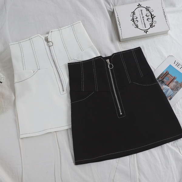 Fusta de dama eleganta cu fermoar in alb si negru