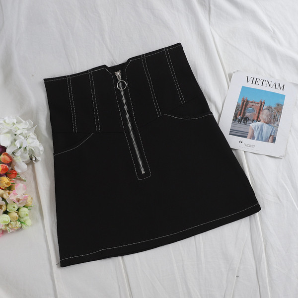 Fusta de dama eleganta cu fermoar in alb si negru