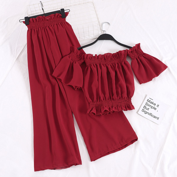 Σύγχρονο γυναικείο σετ σε διάφορα χρώματα σε δύο μέρη