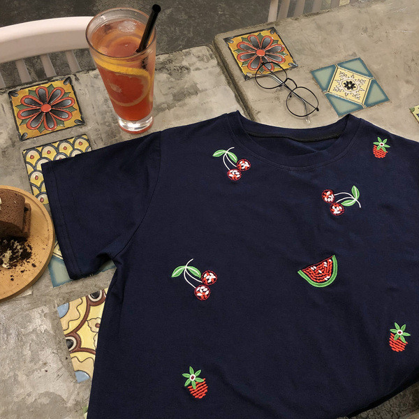 Tricou sport de damă cu broderie