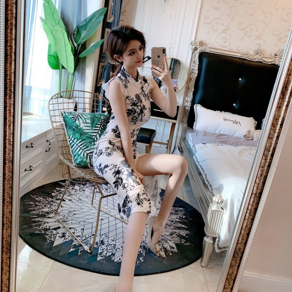 Rochie moderna de dama cu fanta si dantela in alb