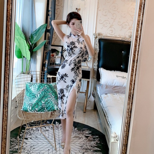 Rochie moderna de dama cu fanta si dantela in alb