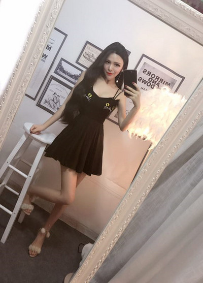 Modern női ruha vékony pántokkal, két színben