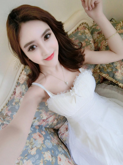 Rochie actuală de damă în alb și roz