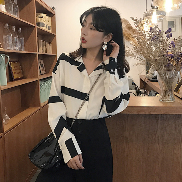 Modern női ing mintával