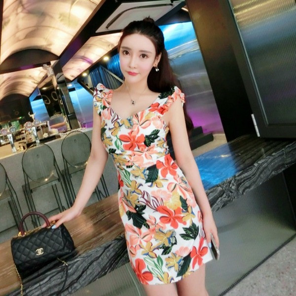 Rochie de damă proaspătă, cu decolteu în V și motive florale