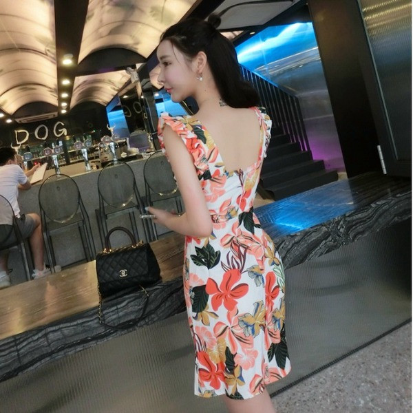 Rochie de damă proaspătă, cu decolteu în V și motive florale