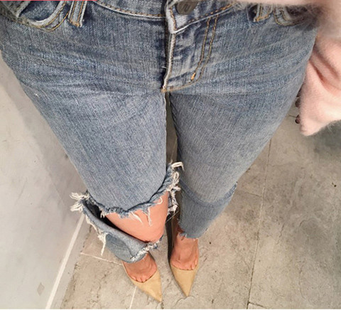 Lezser női farmer szakadt motívummal