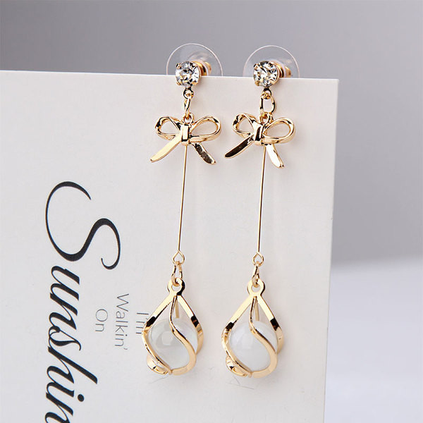 Cercei de dama de culoare aurie cu pietre decorative