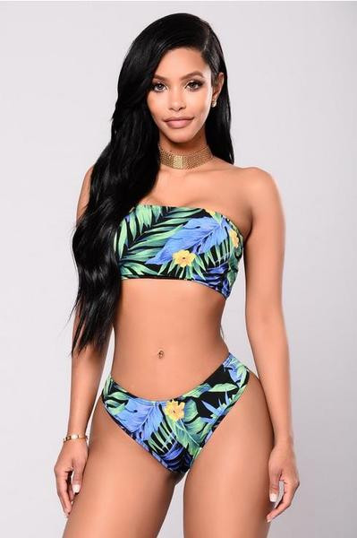 Kétrészes női fürdőruha fekete színben, virágos motívumokkal