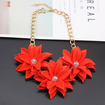 Női aktuális nyaklánc több színben 3D elemekkel