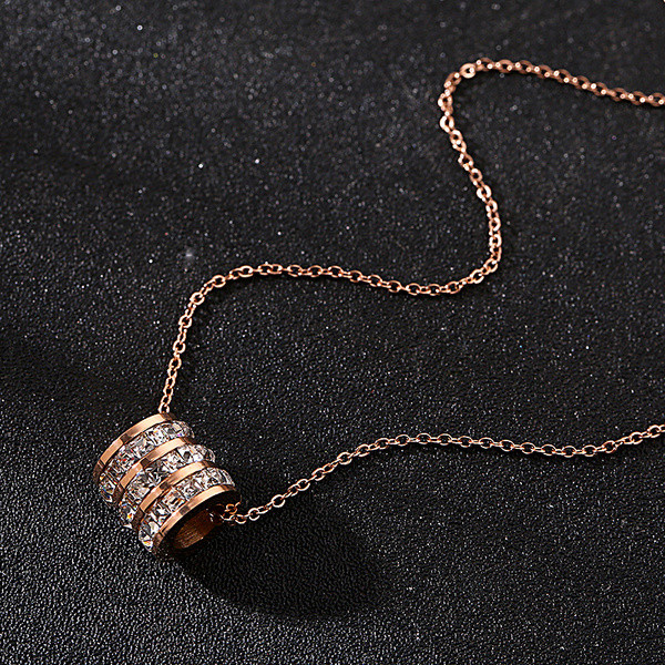 Elegáns női nyaklánc arany színben