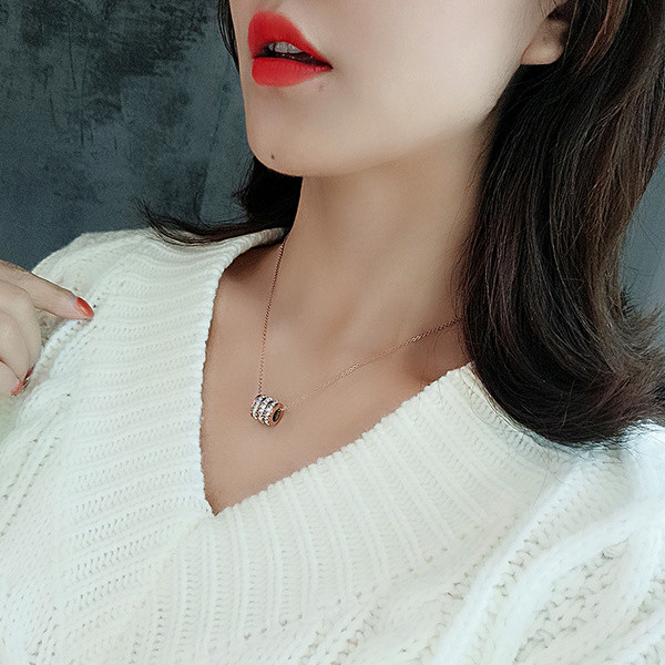 Elegáns női nyaklánc arany színben