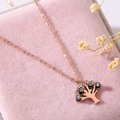 Hétköznapi női nyaklánc díszkövekkel