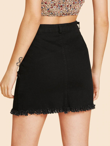 Modern női szoknya fekete zsebekkel