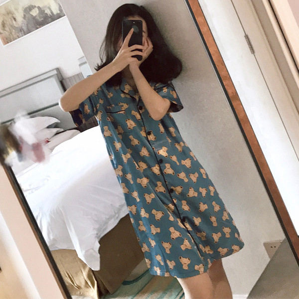 Stílusos női hálóing rövid ujjú kék és piros színben