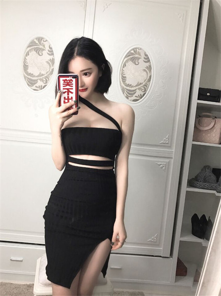 Modern női ruha két színben, hasítékkal