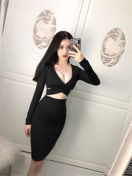 Rochie modernă de damă cu mâneci lungi și decupaje