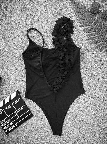 Stílusos teljes női fürdőruha fekete-fehér színben