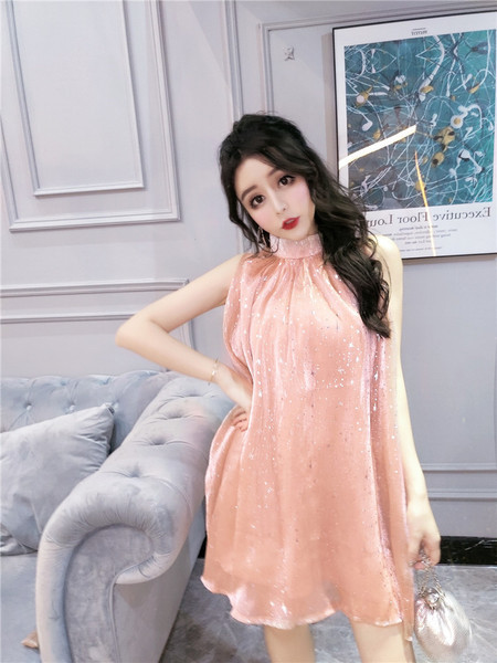 Modern női ruha rózsaszínben, fényes hatással