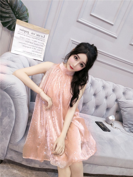 Modern női ruha rózsaszínben, fényes hatással