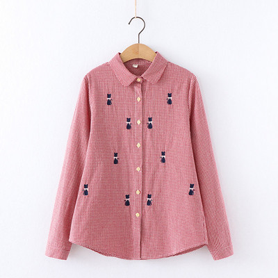 Modern női ing fekete és piros hímzéssel