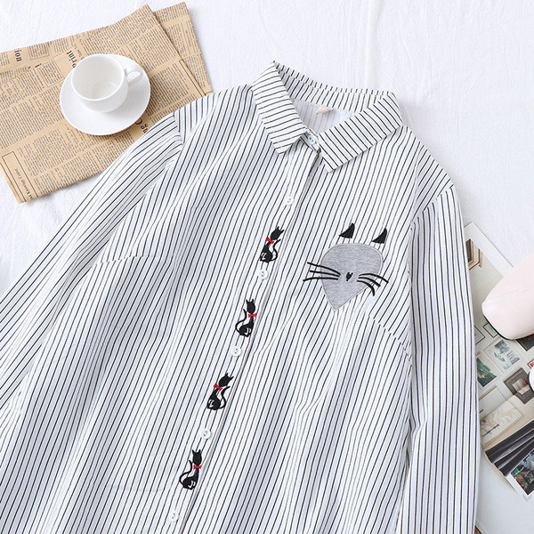 Cămașă modernă de damă cu broderie în alb