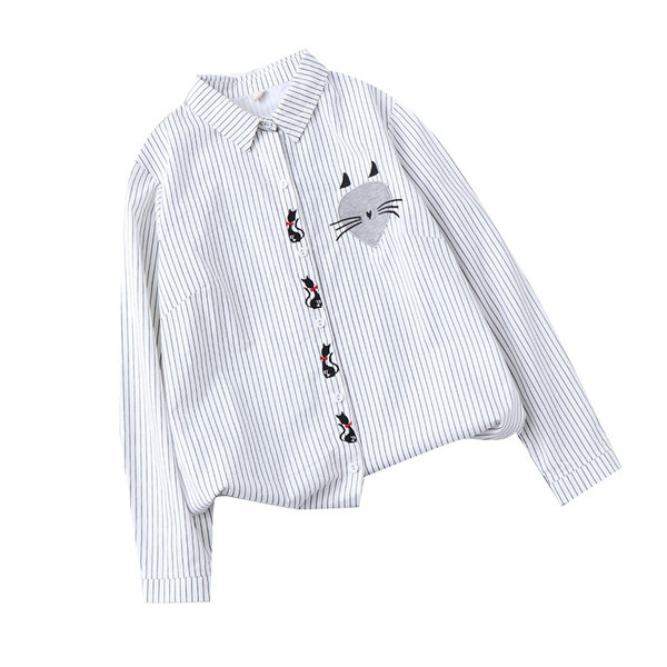 Cămașă modernă de damă cu broderie în alb