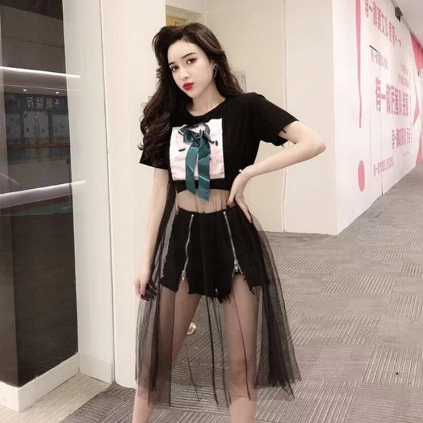 Tricou de dama modern cu tul de culoare neagra