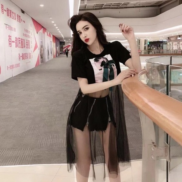 Tricou de dama modern cu tul de culoare neagra