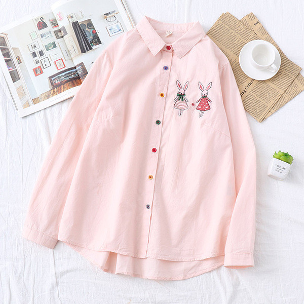 Cămașă modernă de damă cu broderie în alb și roz