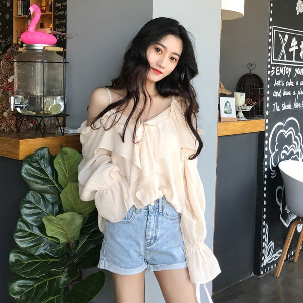 Cămașă modernă de damă cu umerii goi și mâneci lungi