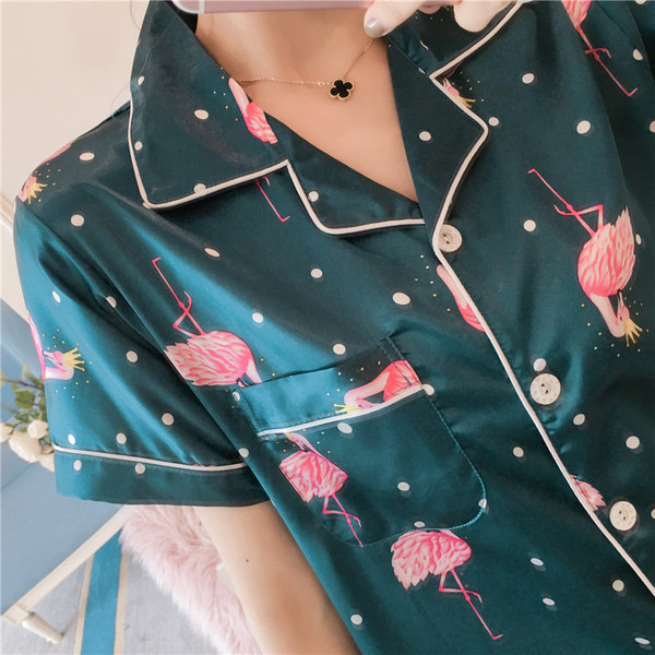 Stílusos női pizsama két részből, kék és zöld mintával