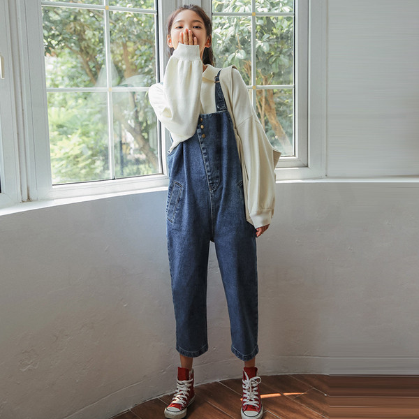 Női overall vékony pántokkal és gombokkal