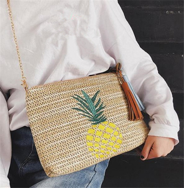 Korszerű női táska hosszú füllel, két színben hímzéssel