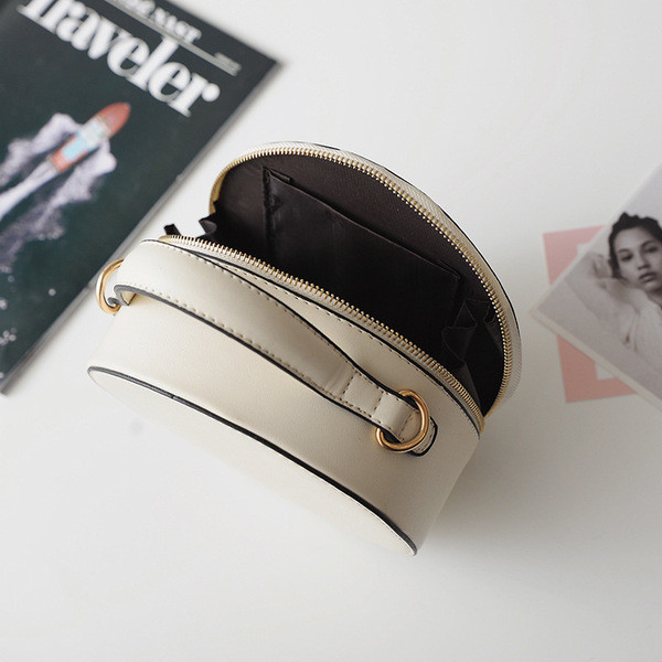 Modern női táska kerek formával és 3D-s virágokkal