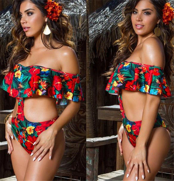 Стилен дамски цял бански с флорални мотиви 