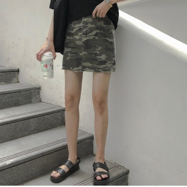 Fusta de dama moderna cu talie inalta si model de camuflaj