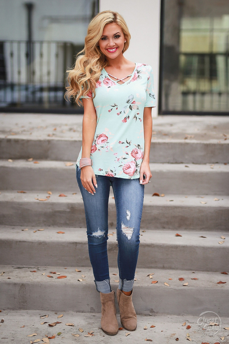 Tricou dama cu maneca scurta cu motiv floral in mai multe culori