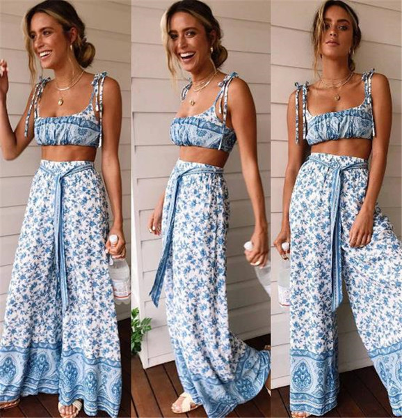 Set de dama modern din doua parti in albastru cu motive florale