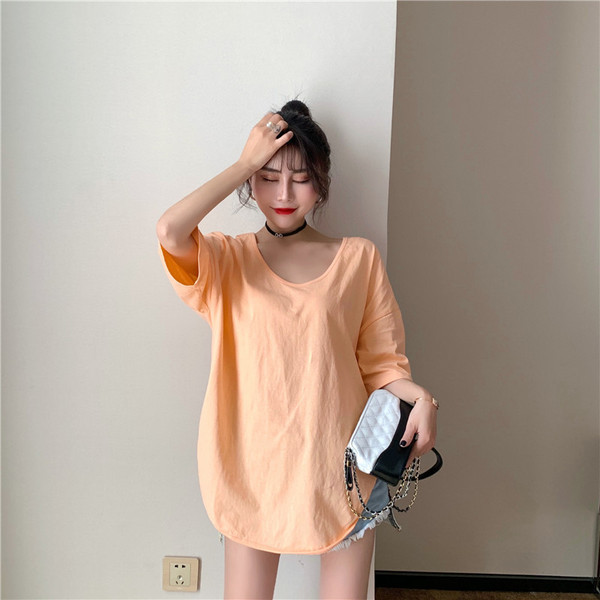 Μοντέρνο γυναικείο μπλουζάκι σε λευκό, ροζ και πορτοκαλί χρώμα