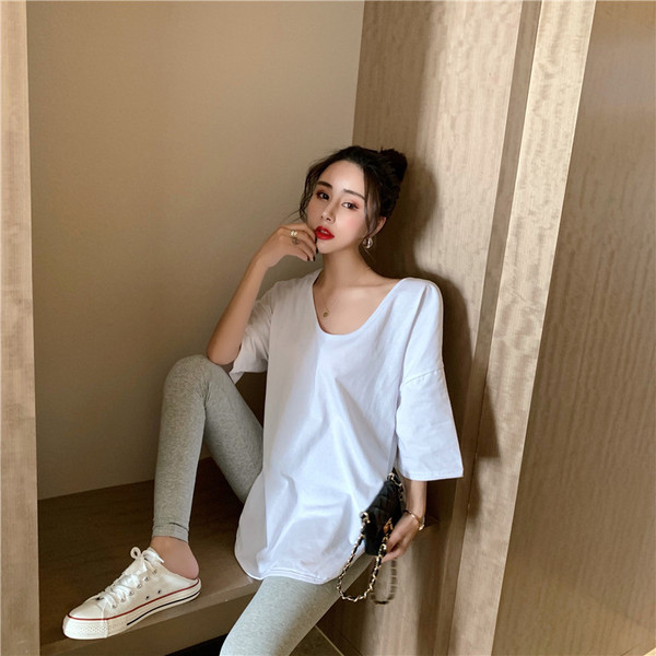 Μοντέρνο γυναικείο μπλουζάκι σε λευκό, ροζ και πορτοκαλί χρώμα