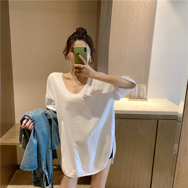 Μοντέρνο γυναικείο μπλουζάκι σε λευκό, ροζ και πορτοκαλί χρώμα