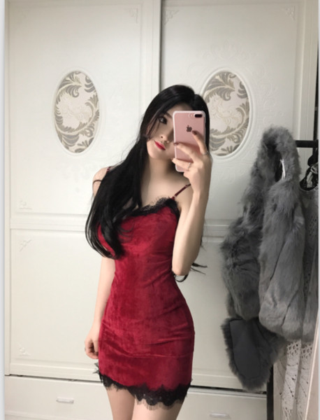 Rochie de dama eleganta din catifea in negru si rosu