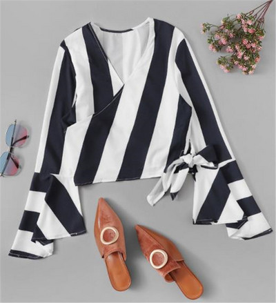 Stílusos női blúz V-nyakú és lótusz ujjakkal